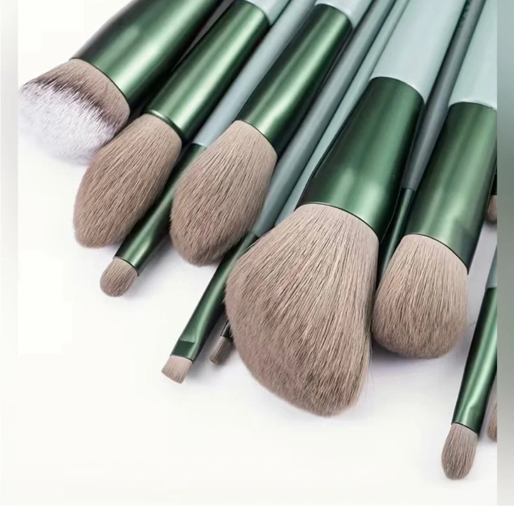 Ipsy glitter makeup bag w/13pcs Soft Makeup Brush Set for daily use.🌿🆕🌿